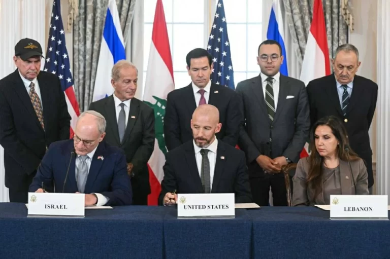 مكالمة عاصفة ومطلبين أمريكيين.. الكواليس الكاملة لمفاوضات لبنان وإسرائيل