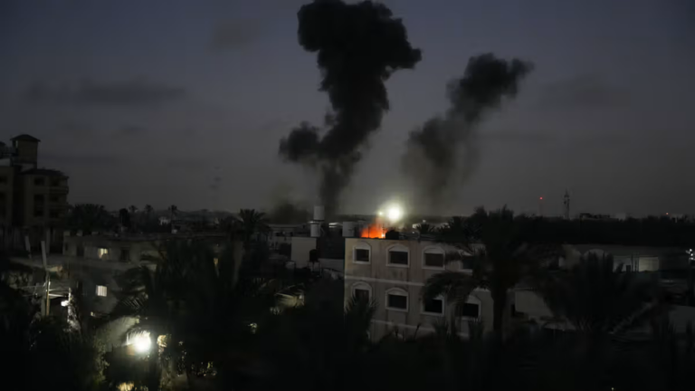 مقتل 8 فلسطينيين في غارات إسرائيلية على قطاع غزة منذ صباح الإثنين مقتل 8 فلسطينيين في غارات إسرائيلية على قطاع غزة منذ صباح الإثنين