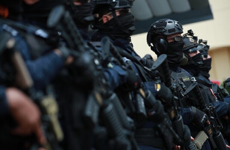 العراق: اعتقال 48 شخصاً وضبط مليار دولار في حملة لمكافحة الفساد