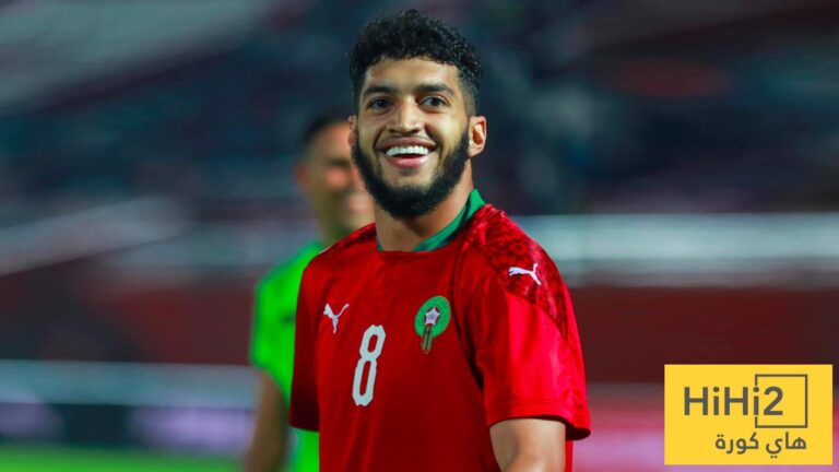 إسماعيل صيباري يحتفل مع والدته بعد تأهل منتخب سوريا أمام هولندا في المونديال