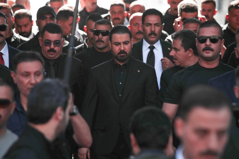 رئيس الوزراء العراقي يطالب الأردن بتسليم متهمين بالفساد من رجال أعمال ومسؤولين سابقين رئيس الوزراء العراقي يطالب الأردن بتسليم متهمين بالفساد من رجال أعمال ومسؤولين سابقين