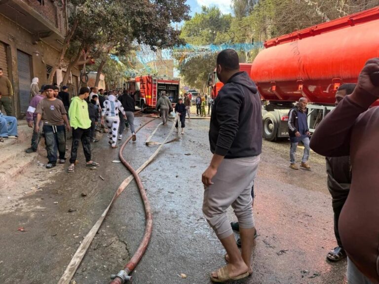 مصر: مصرع لواء وضابط واثنين من أمناء الشرطة في حريق بأحد المباني