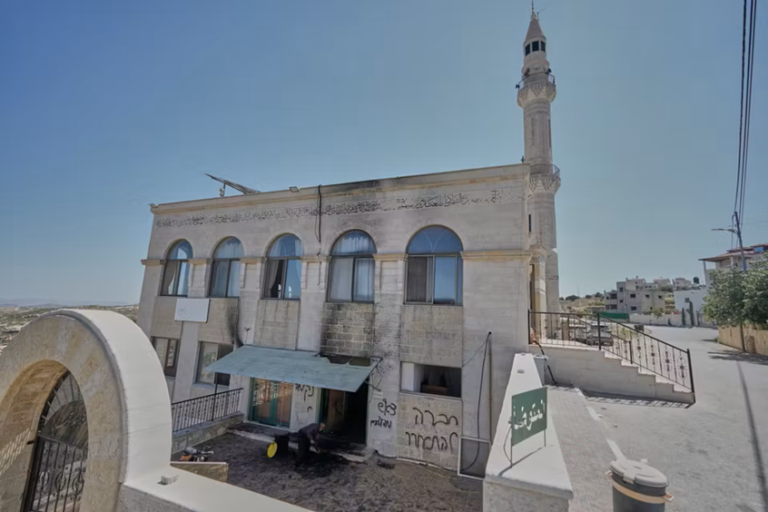 حماس: قانون حظر الآذان انتهاك لحرية العبادة وطمس للهوية الإسلامية حماس: قانون حظر الآذان انتهاك لحرية العبادة وطمس للهوية الإسلامية