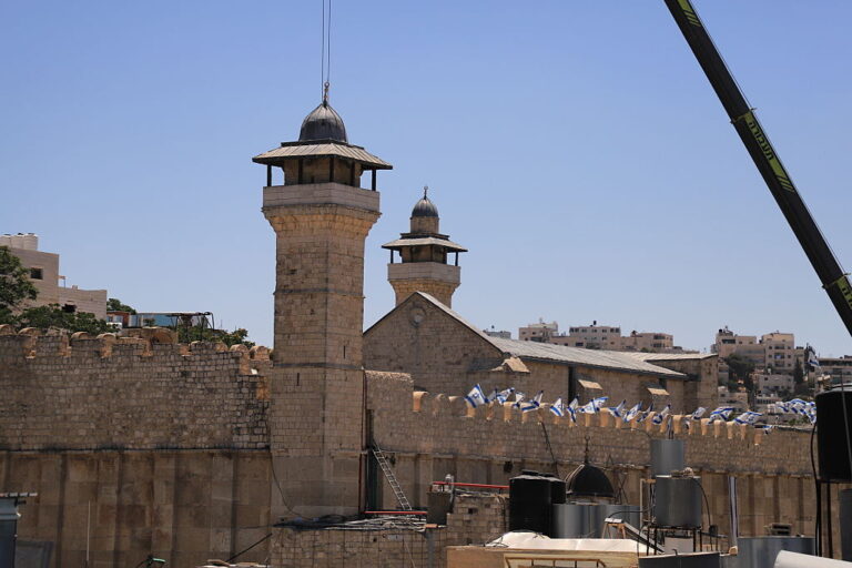 الكنيست الإسرائيلي يوافق على مشروع قانون يحدد الأذان في المساجد الكنيست الإسرائيلي يوافق على مشروع قانون يحدد الأذان في المساجد