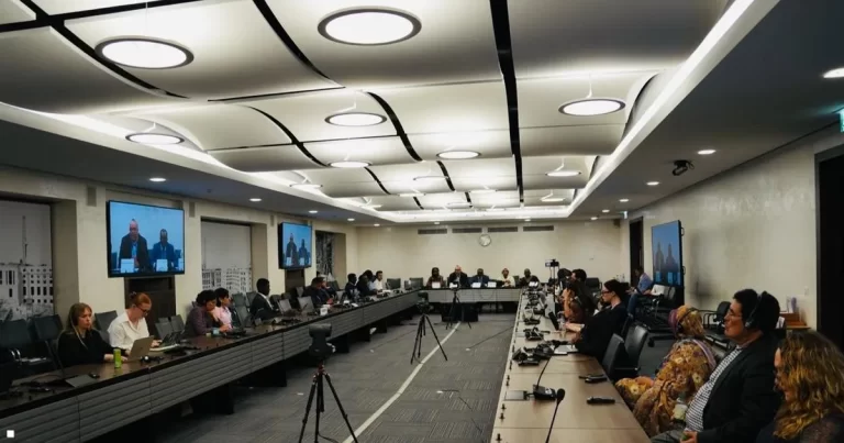 مجلس حقوق الإنسان يعتمد مشروع قرار حول الأوضاع الإنسانية في مدينة الأبيض السودانية جلسة خاصة لمجلس حقوق الإنسان لمناقشة الأوضاع في مدينة الأبيض السودانية