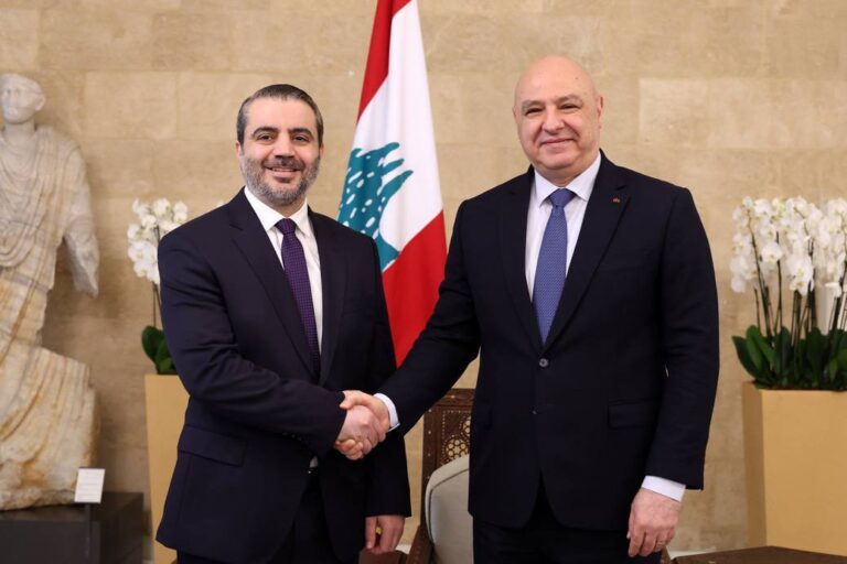 سوريا تعزز التعاون الأمني والاقتصادي مع لبنان خلال زيارة الشيباني إلى بيروت سوريا تعزز التعاون الأمني والاقتصادي مع لبنان خلال زيارة الشيباني إلى بيروت