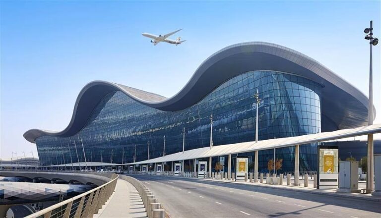 مطار زايد الدولي في أبوظبي يستقبل 93 ألف مسافر يومياً في يونيو الماضي