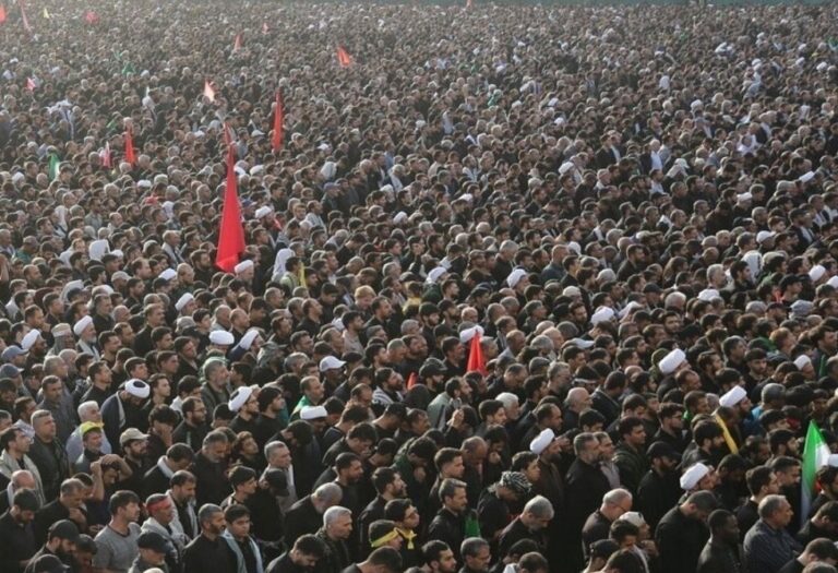 النجف تستعد لاستقبال جثمان خامنئي وسط مشاركة ملايين المعزين في إيران النجف تستعد لاستقبال جثمان خامنئي وسط مشاركة ملايين المعزين في إيران