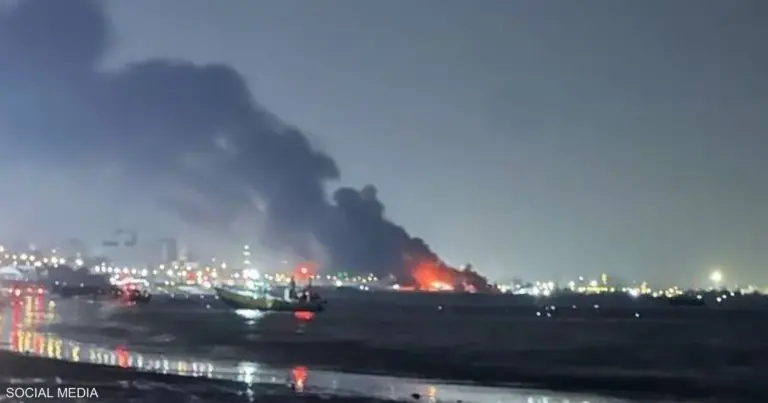 إيران تعلن مقتل 8 جنود جراء غارات أمريكية في بندر عباس وبوشهر إيران تعلن مقتل 8 جنود جراء غارات أمريكية في بندر عباس وبوشهر