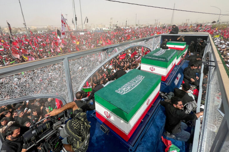 إيران: مشهد تستعد لمراسم تشييع جثمان خامنئي في مرقد الإمام الرضوي إيران: مشهد تستعد لمراسم تشييع جثمان خامنئي في مرقد الإمام الرضوي