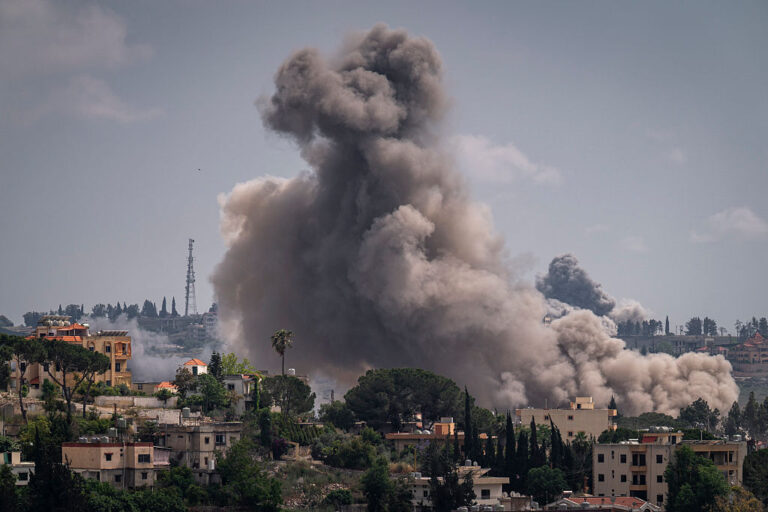 الصحة اللبنانية: 4321 قتيلاً و12207 جرحى نتيجة الهجمات الإسرائيلية منذ 2 مارس الصحة اللبنانية: 4321 قتيلاً و12207 جرحى نتيجة الهجمات الإسرائيلية منذ 2 مارس