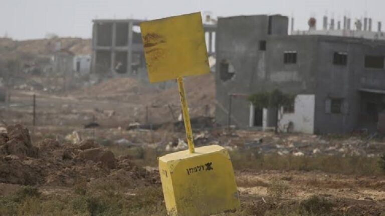 الدفاع المدني في غزة يكشف معاناة الأسر تحت وطأة “الخطر الأصفر” وقلق “خطة ترامب” الدفاع المدني في غزة يكشف معاناة الأسر تحت وطأة "الخطر الأصفر" وقلق "خطة ترامب"