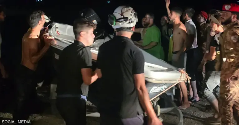 وفاة طفلين في دير الزور جراء اصطدام عبّارة بجسر نهر الفرات وفاة طفلين في دير الزور جراء اصطدام عبّارة بجسر نهر الفرات