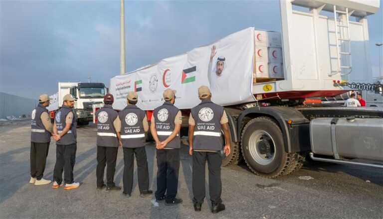 الإمارات ترسل 792 طنًا من المساعدات الإنسانية إلى غزة ضمن عملية “الفارس الشهم 3” الإمارات ترسل 792 طنًا من المساعدات الإنسانية إلى غزة ضمن عملية "الفارس الشهم 3"
