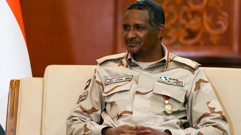 حكم غيابي بإعدام حميدتي وشقيقيه و13 آخرين بتهمة جرائم حرب في السودان