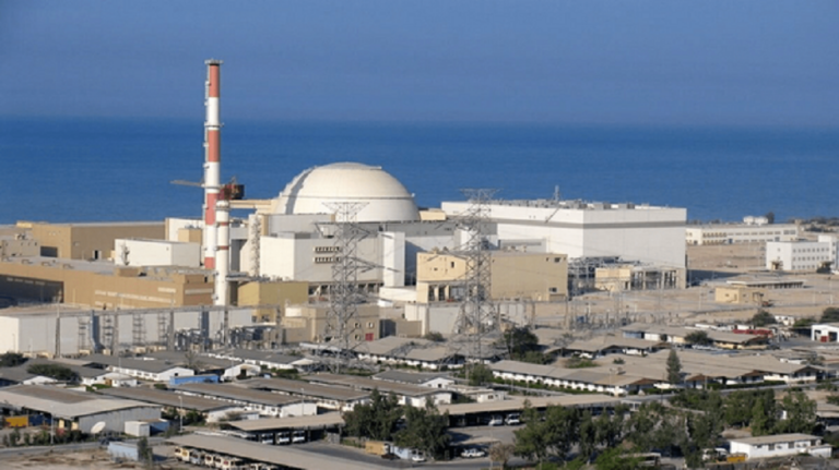 إيران تنفي شائعات استهداف محطة بوشهر النووية وانتشار مواد مشعة إيران تنفي شائعات استهداف محطة بوشهر النووية وانتشار مواد مشعة
