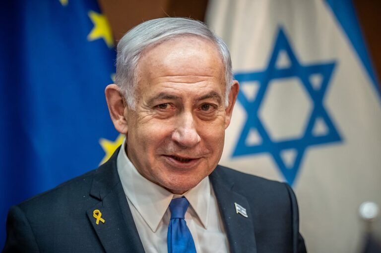 نتنياهو يأمر الشاباك بفتح تحقيق في تسريب تفاصيل عملية “زئير الأسد” نتنياهو يأمر الشاباك بفتح تحقيق في تسريب تفاصيل عملية "زئير الأسد"