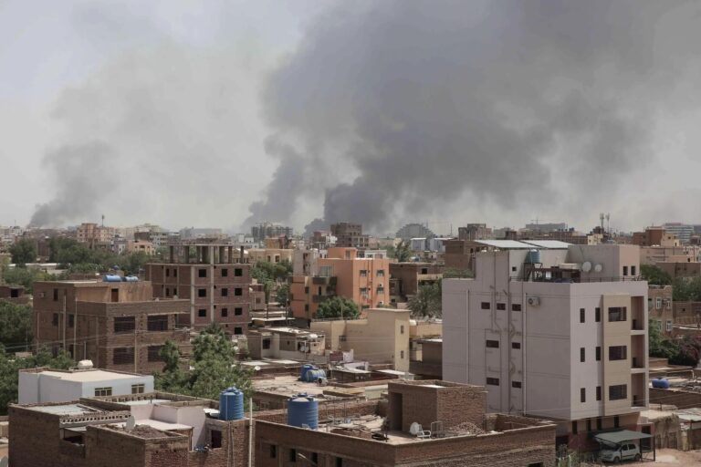البراميل المتفجرة تهدد حياة المدنيين في السودان وتفاقم معاناتهم البراميل المتفجرة تهدد حياة المدنيين في السودان وتفاقم معاناتهم