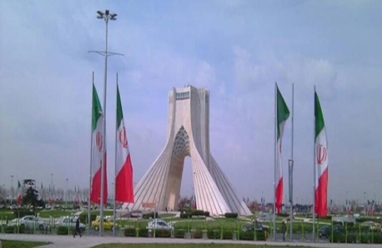 إيران تدين الهجوم على مطار صنعاء وتعتبره انتهاكاً للقانون الدولي إيران تدين الهجوم على مطار صنعاء وتعتبره انتهاكاً للقانون الدولي