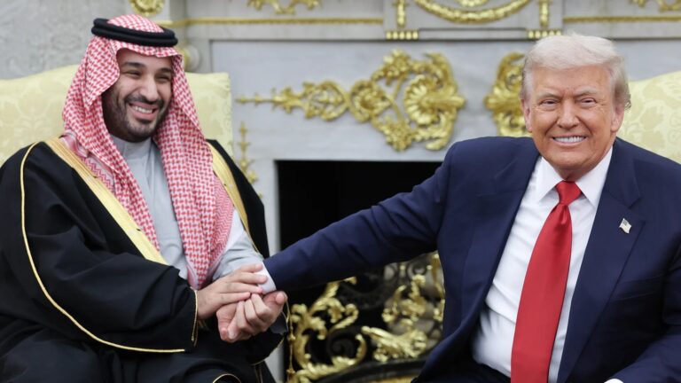 ترامب يؤكد لولي العهد السعودي دعم واشنطن لعمليات ضد الحوثيين ترامب يؤكد لولي العهد السعودي دعم واشنطن لعمليات ضد الحوثيين
