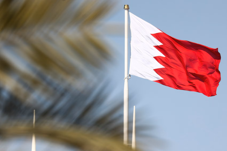 صافرات الإنذار تُطلق في البحرين ووزارة الداخلية تدعو المواطنين والمقيمين للهدوء صافرات الإنذار تُطلق في البحرين ووزارة الداخلية تدعو المواطنين والمقيمين للهدوء