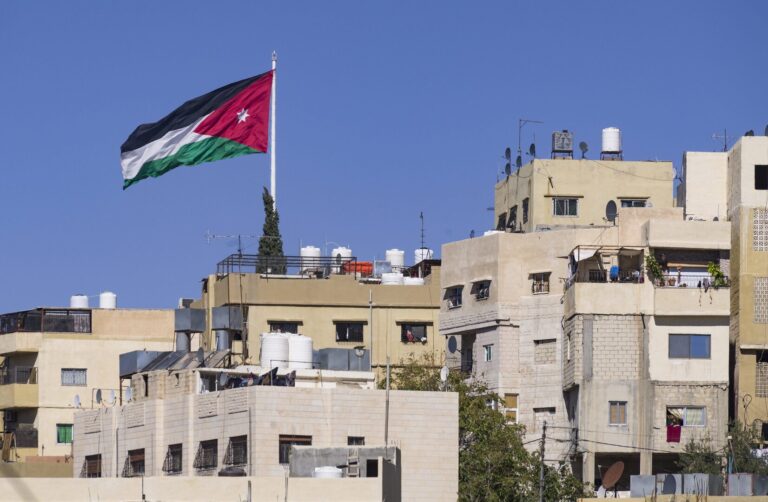 الأردن يعترض أربعة صواريخ دخلت مجاله الجوي من اتجاه إيران