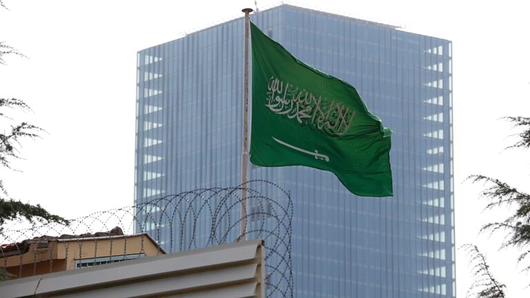 السعودية تدرس تحويل مسار “الممر الاقتصادي” إلى سوريا بدلاً من إسرائيل السعودية تدرس تحويل مسار "الممر الاقتصادي" إلى سوريا بدلاً من إسرائيل