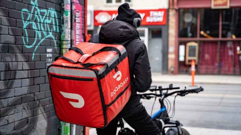 نواب أمريكيون يطالبون DoorDash بتوضيحات حول استخدام ذكاء اصطناعي صيني