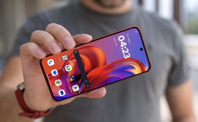 موتورولا تستعد لإطلاق هاتف Edge 70 Neo مع إشارات لاختبار برمجي